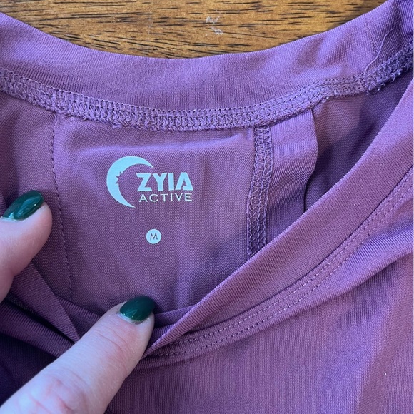 Zyia women’s purple split back muscle tank top size medium crop top - Picture 2 of 6